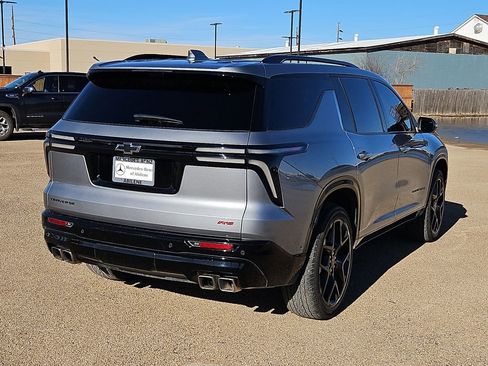 Used 2024 Chevrolet Traverse RS FWD image 7