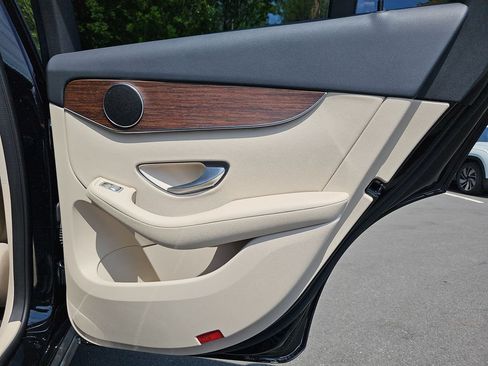 Used 2022 Mercedes-Benz GLC 300 4MATIC image 25