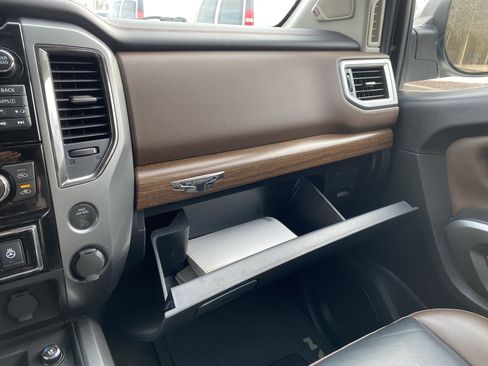 Used 2018 Nissan Titan Platinum Reserve image 29