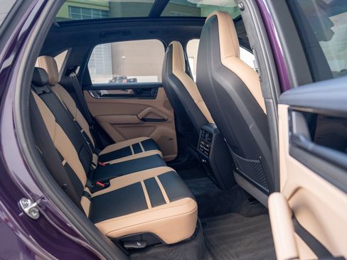 Certified 2025 Porsche Cayenne GTS AWD/4WD image 26