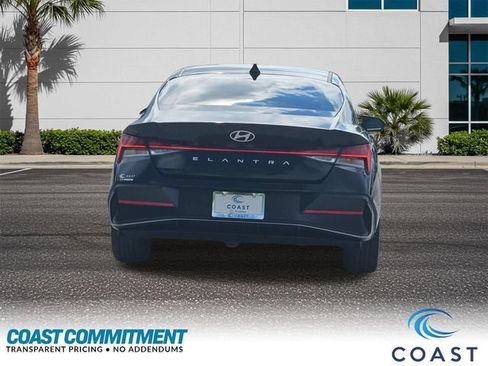 Used 2024 Hyundai Elantra SEL w/ Convenience Package FWD image 7