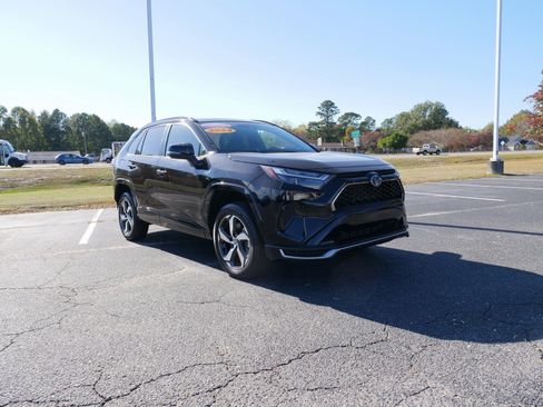 Used 2024 Toyota RAV4 SE image 8