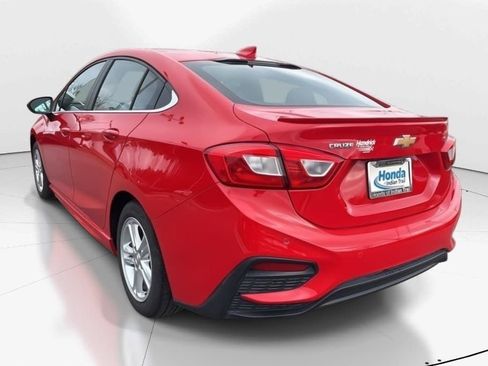 Used 2018 Chevrolet Cruze LT w/ Convenience Package image 7