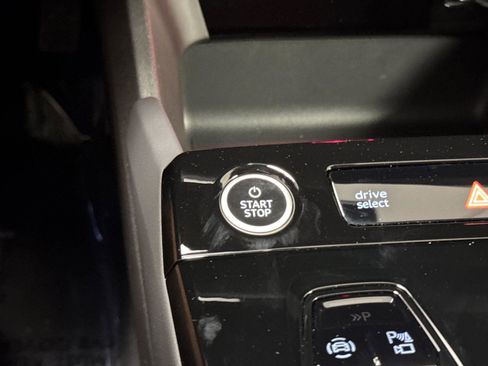 New 2025 Audi Q6 e-tron Premium Plus image 22