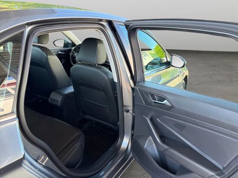 Used 2019 Volkswagen Jetta SEL w/ Cold Weather Package FWD image 17