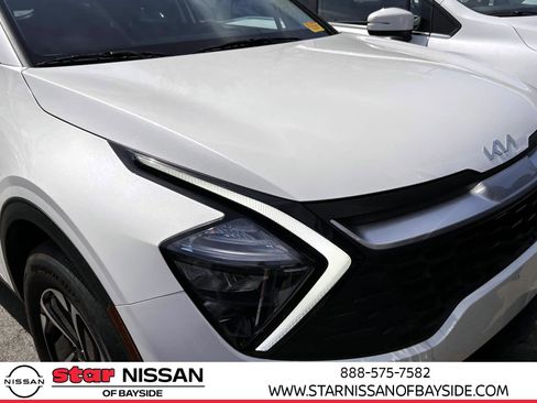 Used 2023 Kia Sportage LX image 7