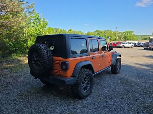 Used 2025 Jeep Wrangler Unlimited Sport AWD/4WD image 3