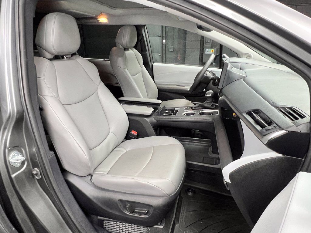 Used 2026 Toyota Sienna XLE AWD/4WD image 8