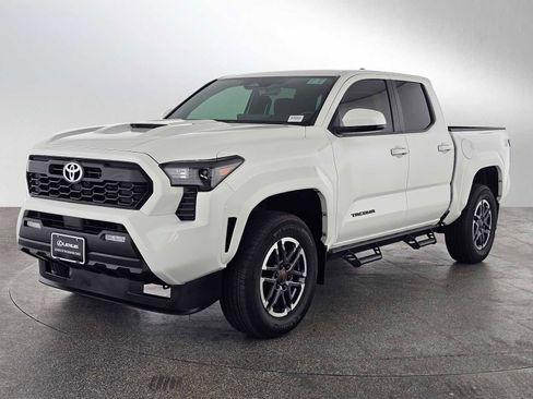 Used 2024 Toyota Tacoma TRD Sport AWD/4WD image 7