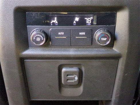 Used 2022 Chevrolet Traverse LT image 21