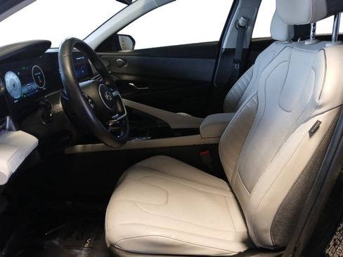 Used 2023 Hyundai Elantra Limited image 9