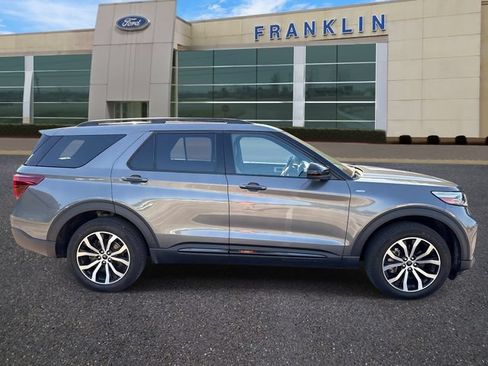 Used 2023 Ford Explorer ST-Line w/ Class IV Trailer Tow Package AWD/4WD image 8