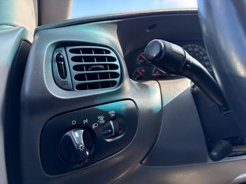 Used 1998 Ford F150 XLT image 7