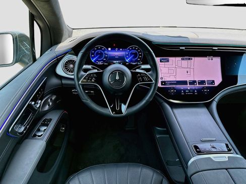 Used 2023 Mercedes-Benz EQS 580 4MATIC SUV w/ Acoustic Comfort Package image 24