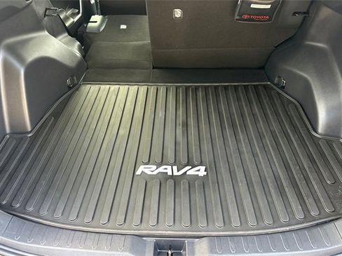 Used 2021 Toyota RAV4 LE image 14