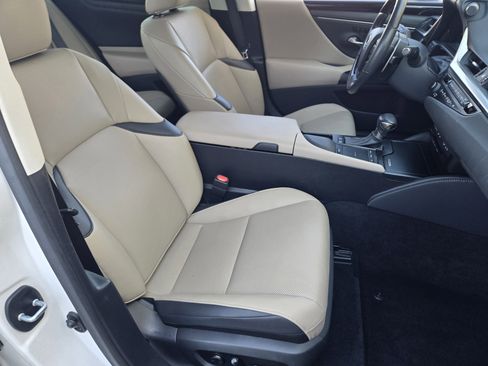 Used 2020 Lexus ES 300h w/ Premium Package image 21