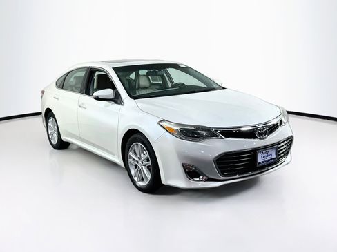 Used 2013 Toyota Avalon XLE Premium FWD image 3