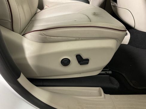 Used 2020 Chrysler Pacifica Limited FWD image 35