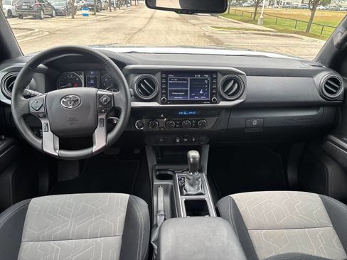 Used 2022 Toyota Tacoma TRD Off-Road AWD/4WD image 10