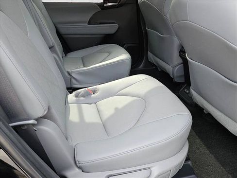 Used 2023 Toyota Highlander Platinum FWD image 20