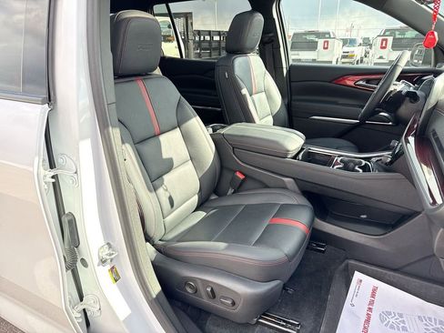 Used 2024 Chevrolet Traverse RS AWD/4WD image 26