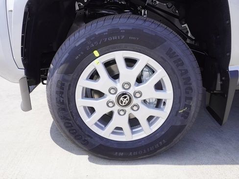 Certified 2026 Toyota Tacoma SR5 AWD/4WD image 15