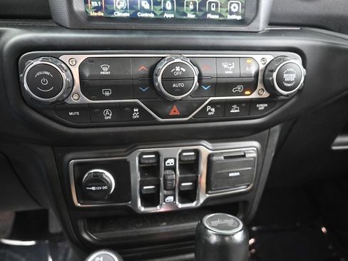 Used 2023 Jeep Wrangler Unlimited Sahara w/ LED Lighting Group AWD/4WD image 13