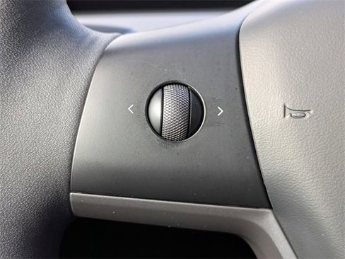 Used 2023 Tesla Model Y Long Range image 27