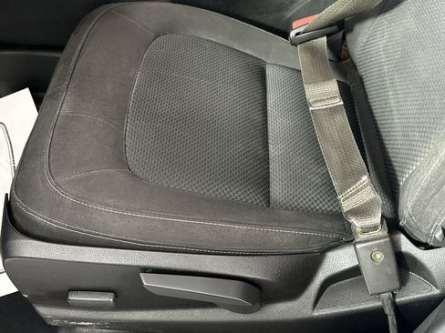 Used 2020 Chevrolet Colorado LT w/ Safety Package image 12