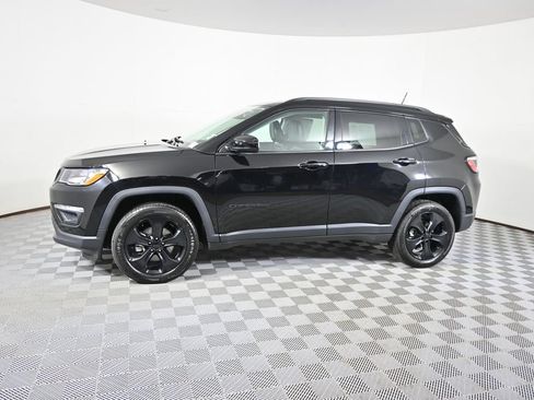Used 2021 Jeep Compass Latitude w/ Sun and Sound Group AWD/4WD image 2