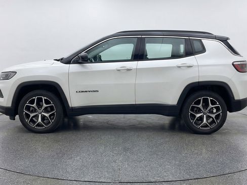 Used 2025 Jeep Compass Limited image 5