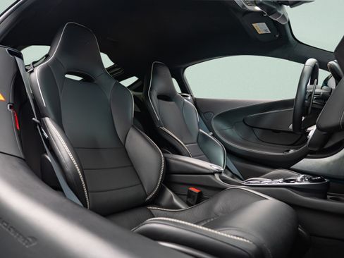 Used 2023 McLaren GT RWD image 10