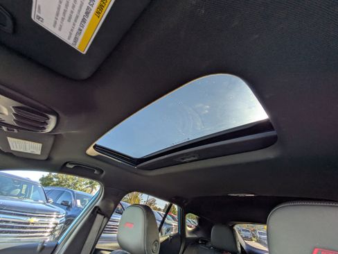 Used 2025 Chevrolet Trax RS w/ Sunroof Package image 13