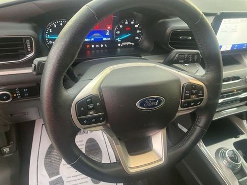 Used 2023 Ford Explorer XLT w/ Equipment Group 202A AWD/4WD image 15