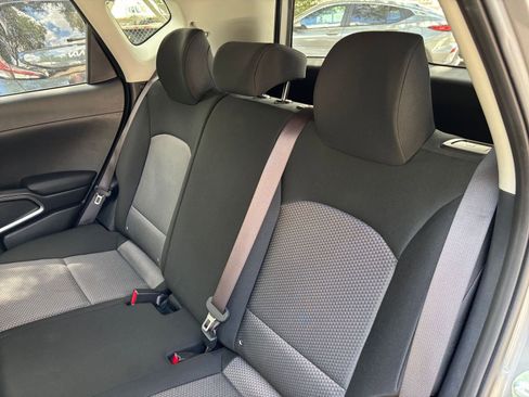 Used 2025 Kia Soul LX w/ LX Technology Package FWD image 35