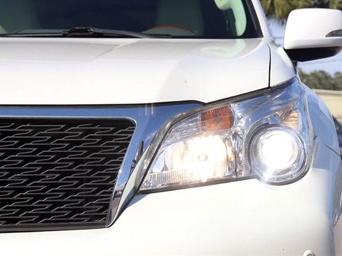 Used 2012 Lexus GX 460 image 9