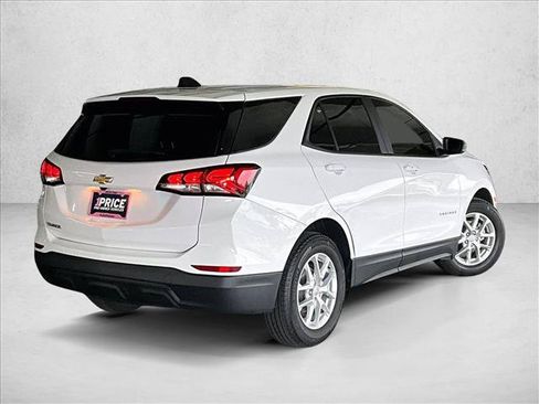 Used 2024 Chevrolet Equinox LS w/ LS Convenience Package FWD image 2