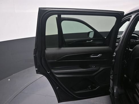 Used 2025 Jeep Grand Cherokee L Altitude AWD/4WD image 28