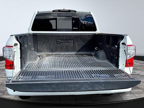 Used 2023 Nissan Titan SV image 19