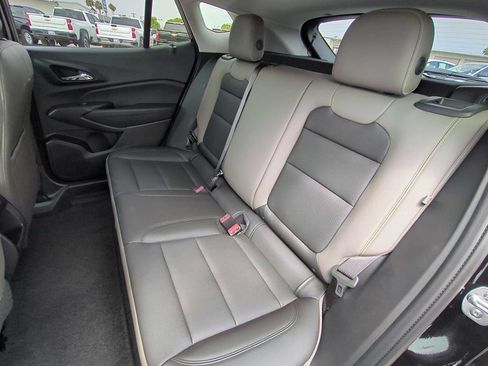 New 2026 Chevrolet Trax ACTIV w/ Sunroof Package FWD image 24