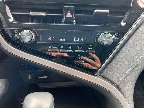 Used 2022 Toyota Camry SE image 16