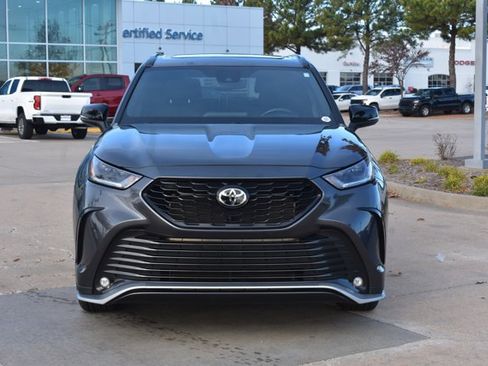 Used 2023 Toyota Highlander XSE image 2