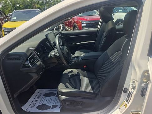 Used 2023 Toyota Camry SE FWD image 10