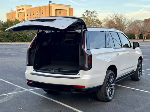 Certified 2023 Cadillac Escalade Sport w/ Touring Package image 18