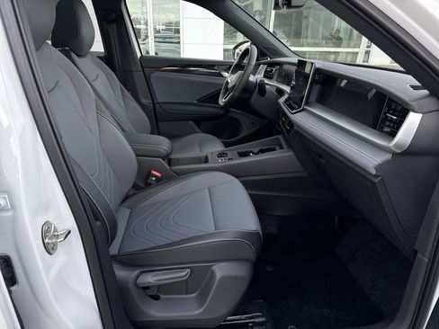 New 2026 Volkswagen Tiguan SE R-Line image 28