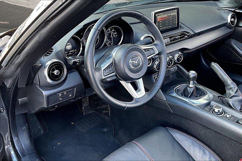Used 2017 MAZDA MX-5 Miata RF Grand Touring RWD image 9