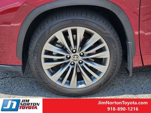 Used 2021 Toyota Highlander Platinum AWD/4WD image 14
