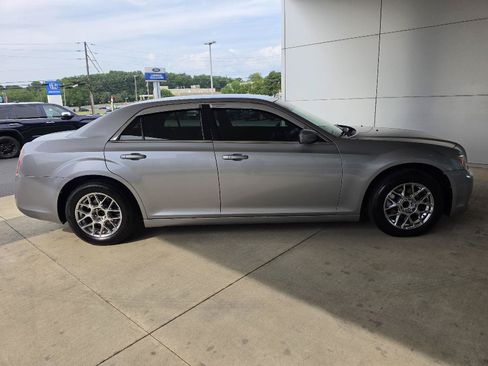 Used 2013 Chrysler 300 w/ Driver Convenience Group RWD image 7