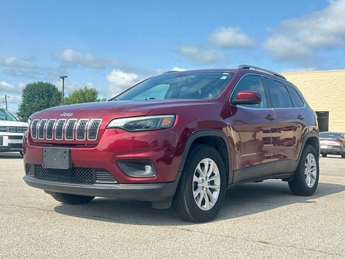 Used 2019 Jeep Cherokee Latitude w/ Cold Weather Group AWD/4WD image 1