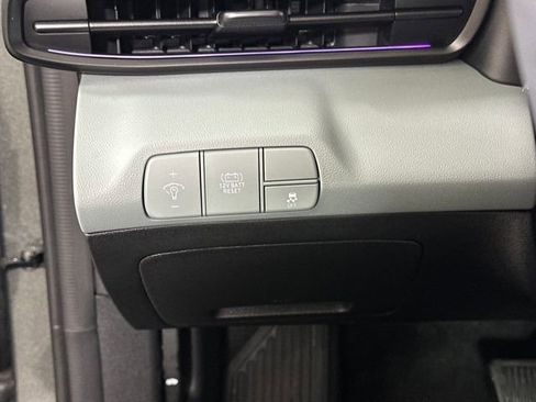 Certified 2025 Hyundai Elantra Limited image 36